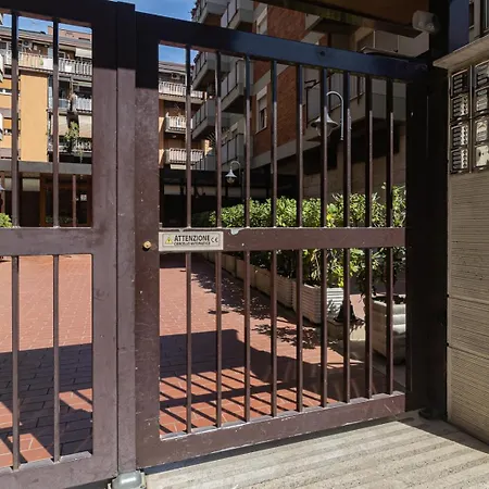 アパート Tiburtina* * * * *-loft