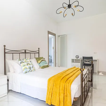 Tiburtina* * * * *-loft ローマ